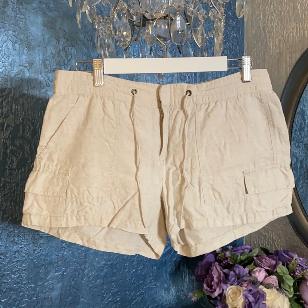 Banana Republic Linen Shorts in Khaki
